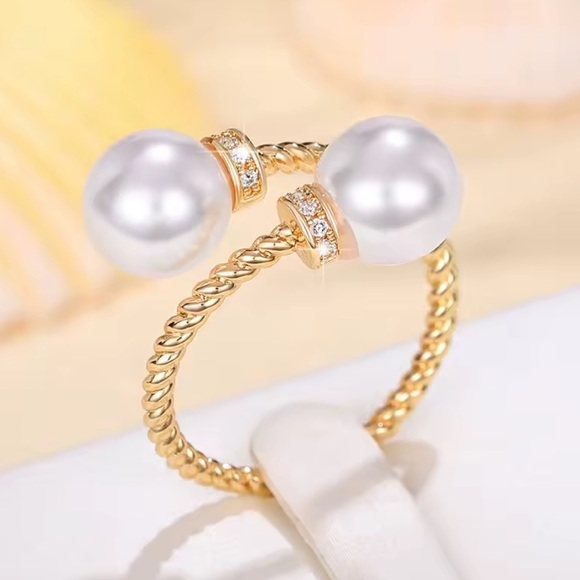 Gold Twist Pearl Ring - Picture 6 of 9